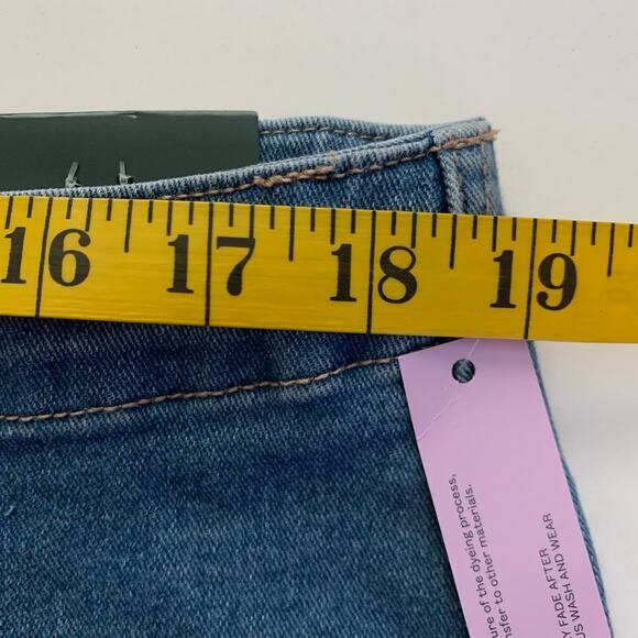 WILD FABLE Denim Super High-Rise‎ 2.5" Inseam Jean Shorts Size 16 - NWT - Picture 7 of 8